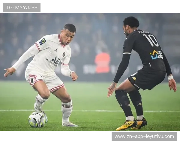 姆巴佩替补席嘴硬碎碎念，全队憋笑