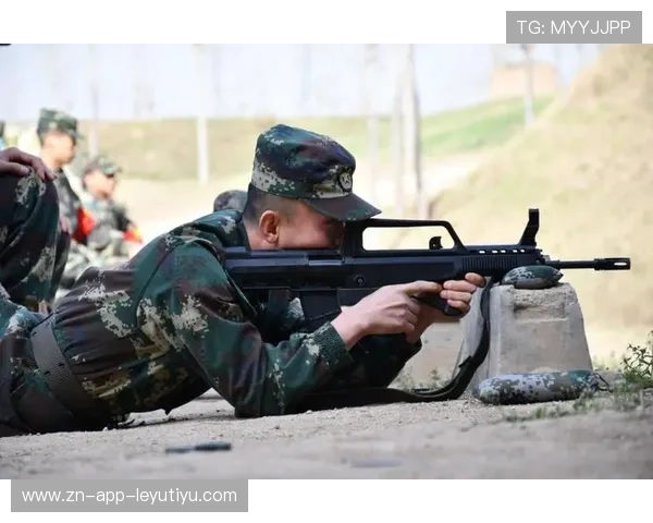 射击选手卧姿射击表现稳定，精准锁定胜利