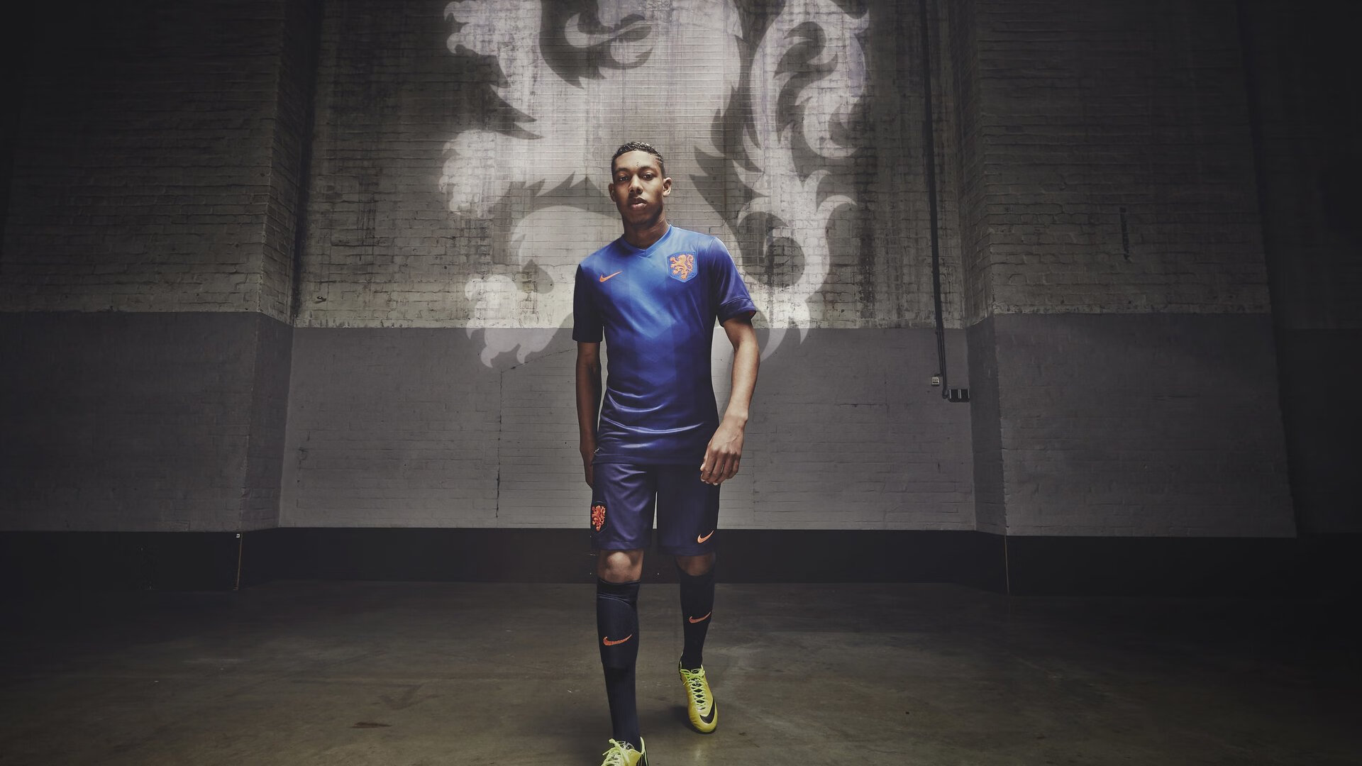 卡普尔的爆发性突破与准确传球成为袋鼠队进攻的致命武器,卡尔美袋鼠皮足球鞋