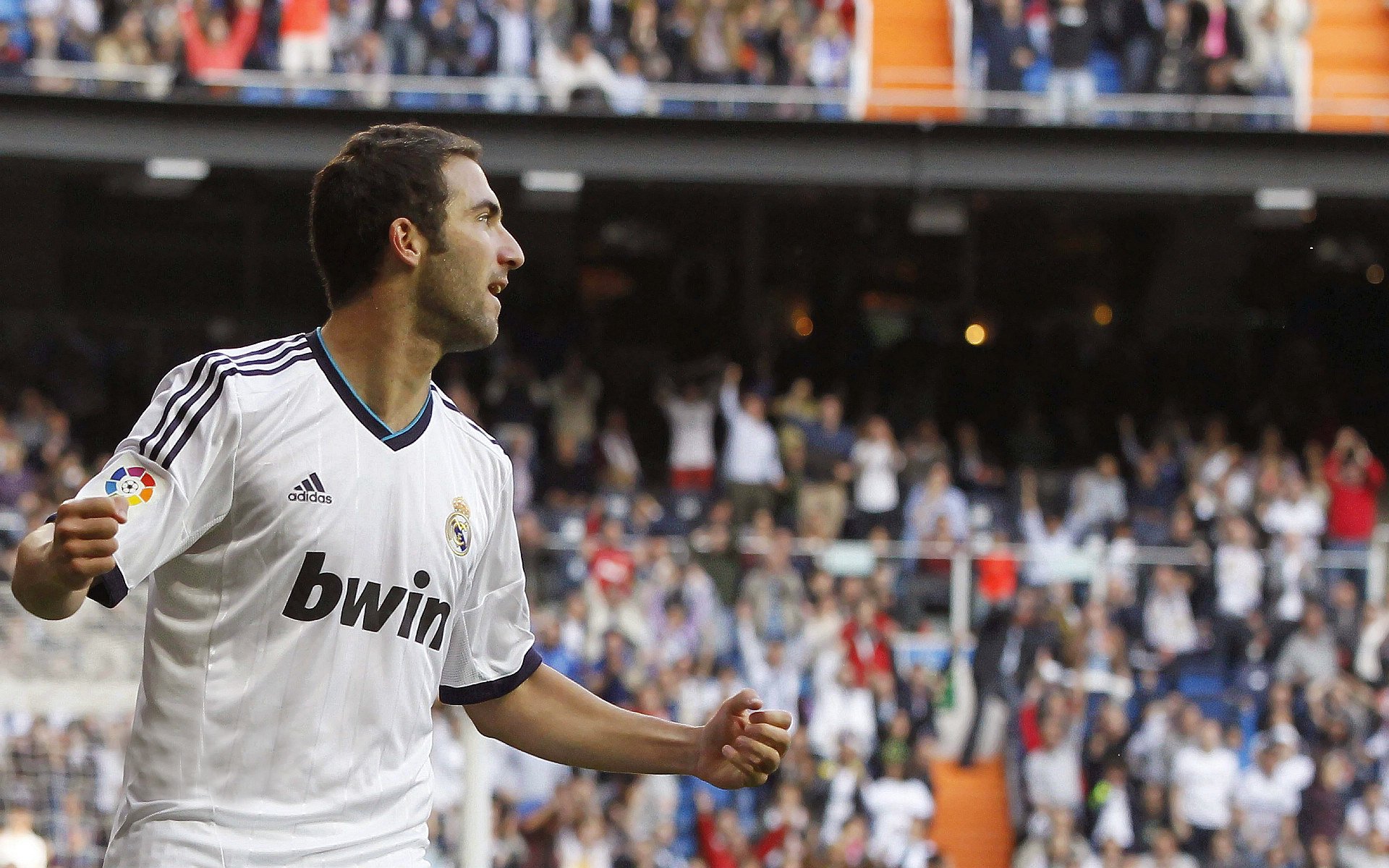 塞纳河畔的奥运开幕式独具风情，巴黎奥运会塞纳河