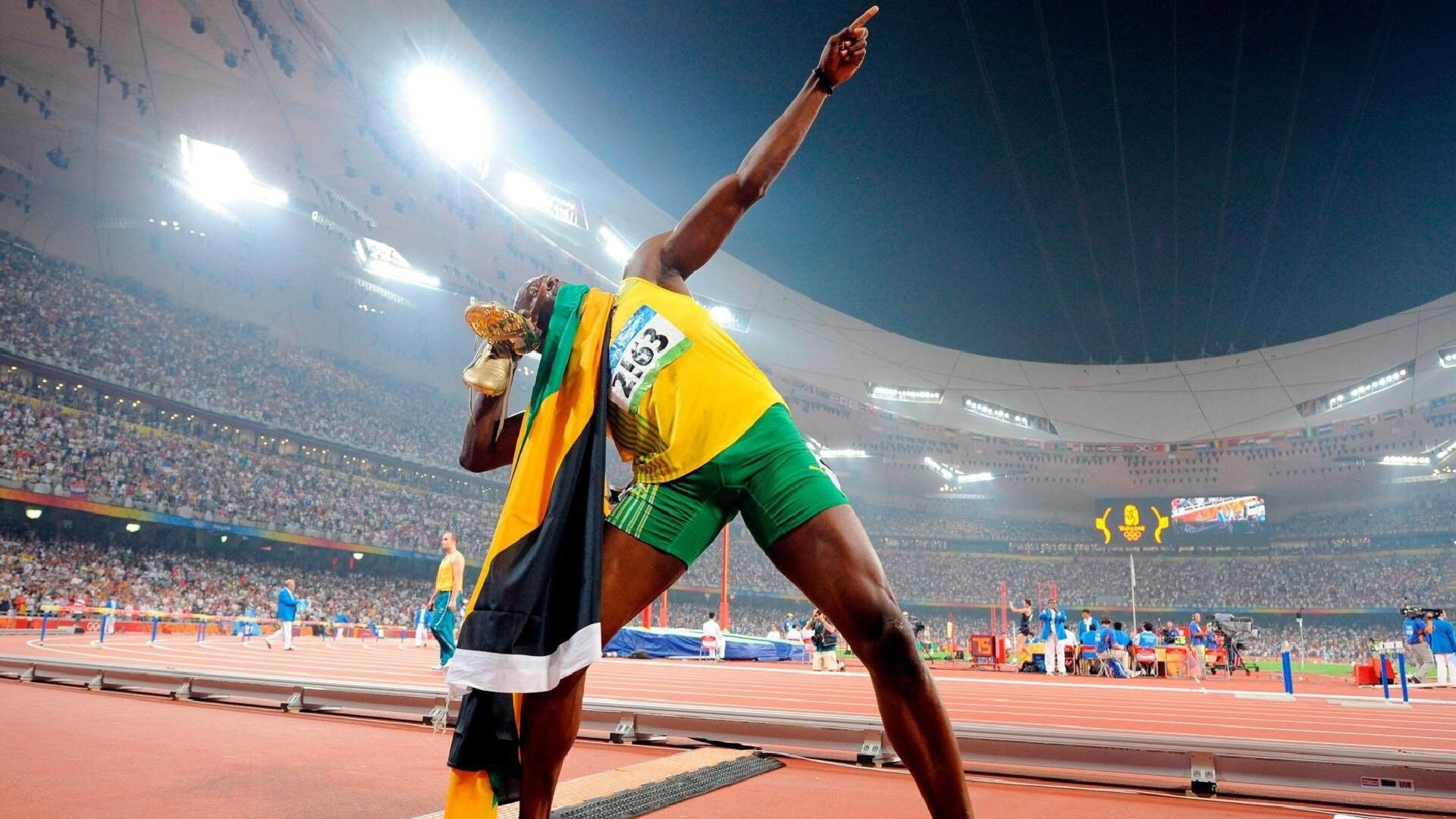 东契奇29+11+10:送约基奇式妙传被犯规后随手一扔超远命中,约契奇和东契奇合照